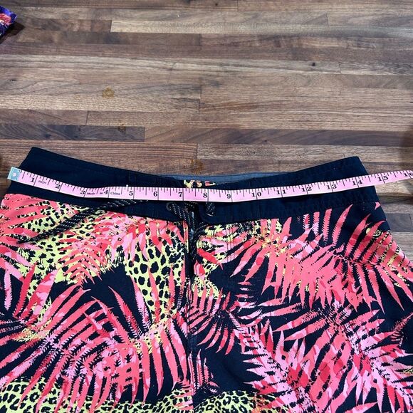 Billabong  Highline Camicat 17 Big Boy Boardshort Size 28 Excellent Condition - Picture 5 of 9